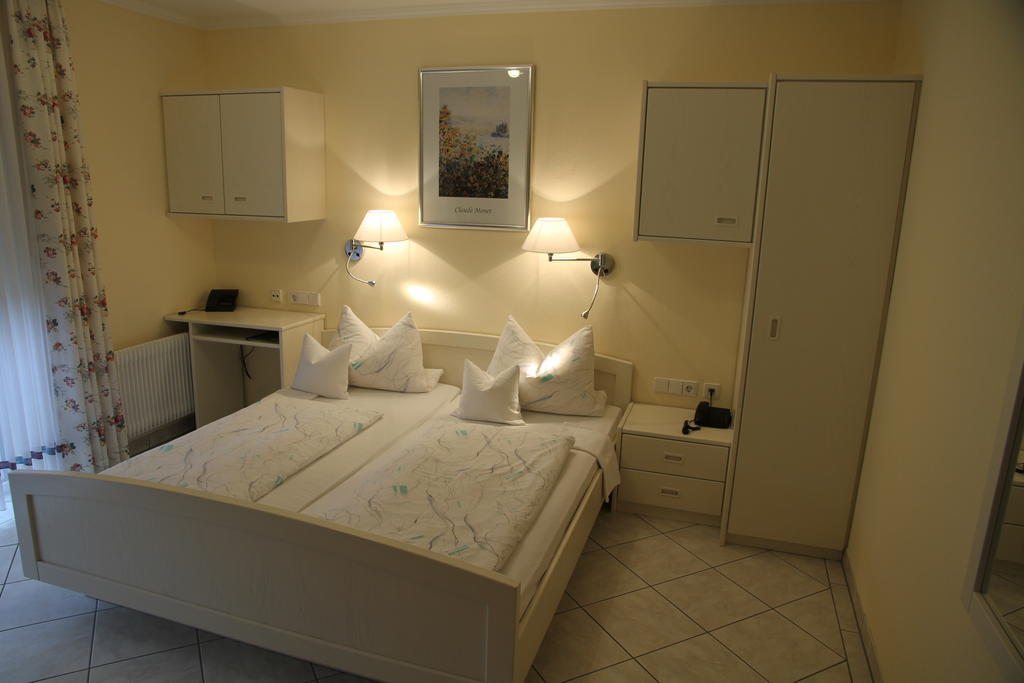 Hotel Anika Neuenburg am Rhein Room photo